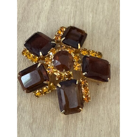 Vintage Rhinestone Brooch Amber Honey Glass Accent Jewelry Piece - Picture 5 of 5